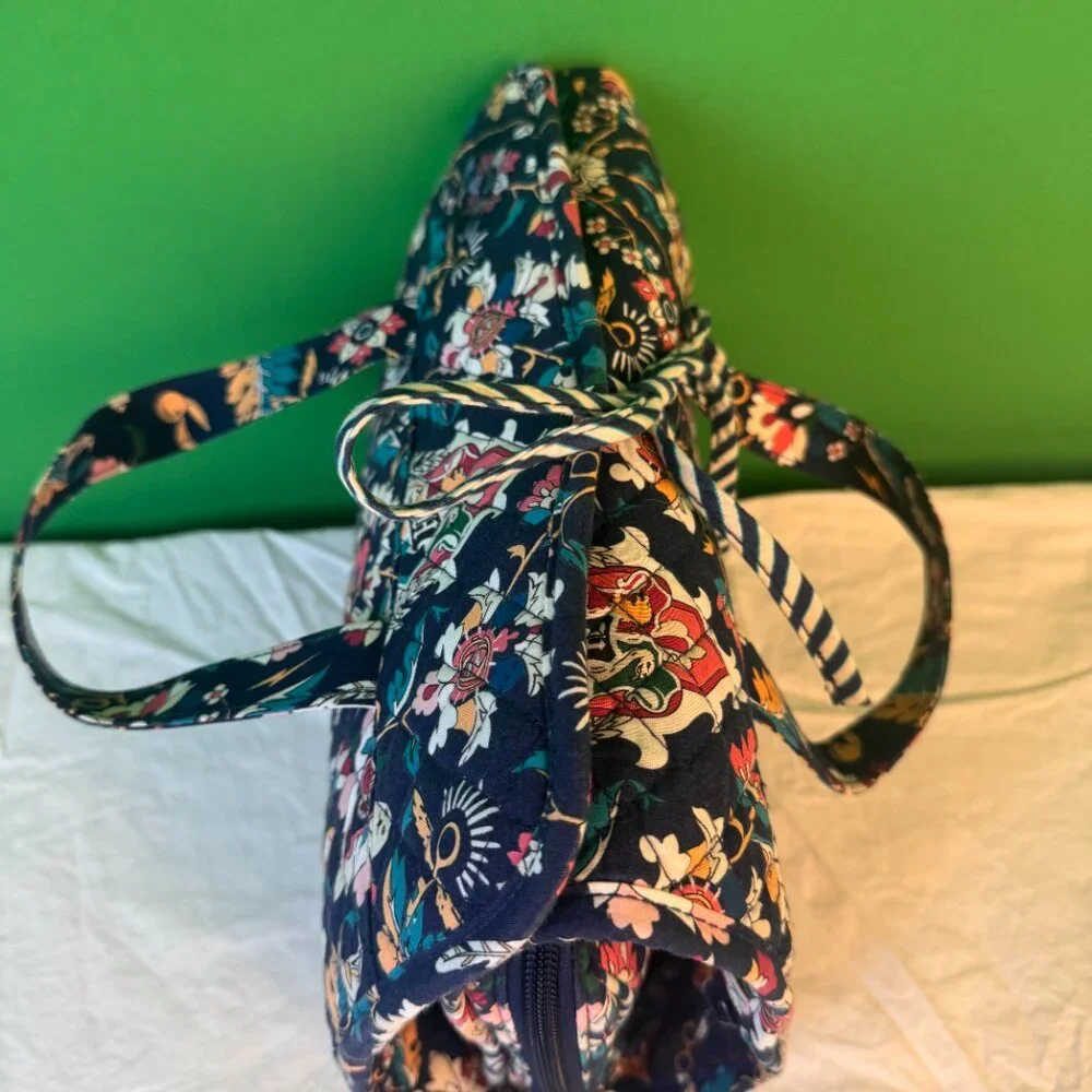 Vera Bradley 'Home to Hogwarts' Shower/Travel/Cosmetics Hanging Bag - Picture 5 of 9
